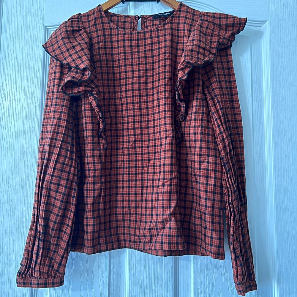 Madewell long sleeve checkered shirt.Buttons in back and sleeves button. XXS